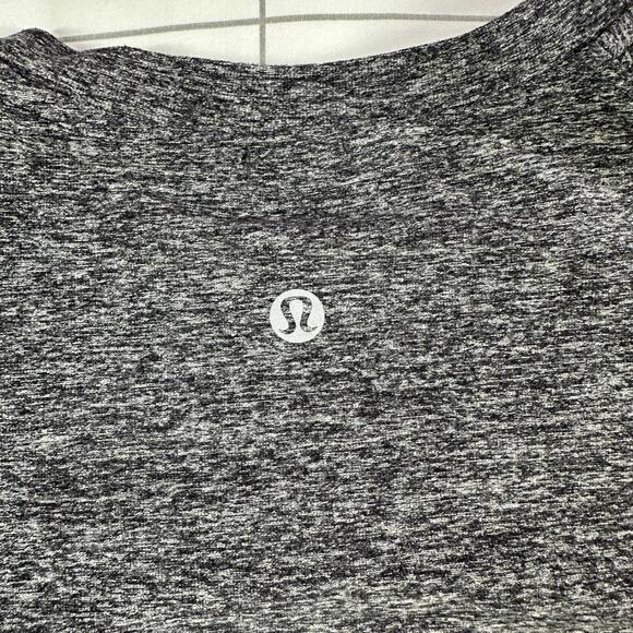 Lululemon Top Womens 4 Gray Extra Mile Long Sleeve Athletic Workout Reflective - Picture 4 of 7